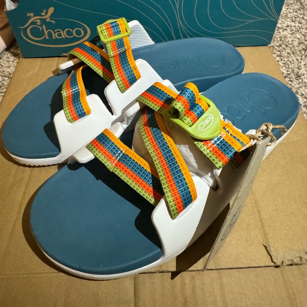 New kids Chaco sandal size 6M